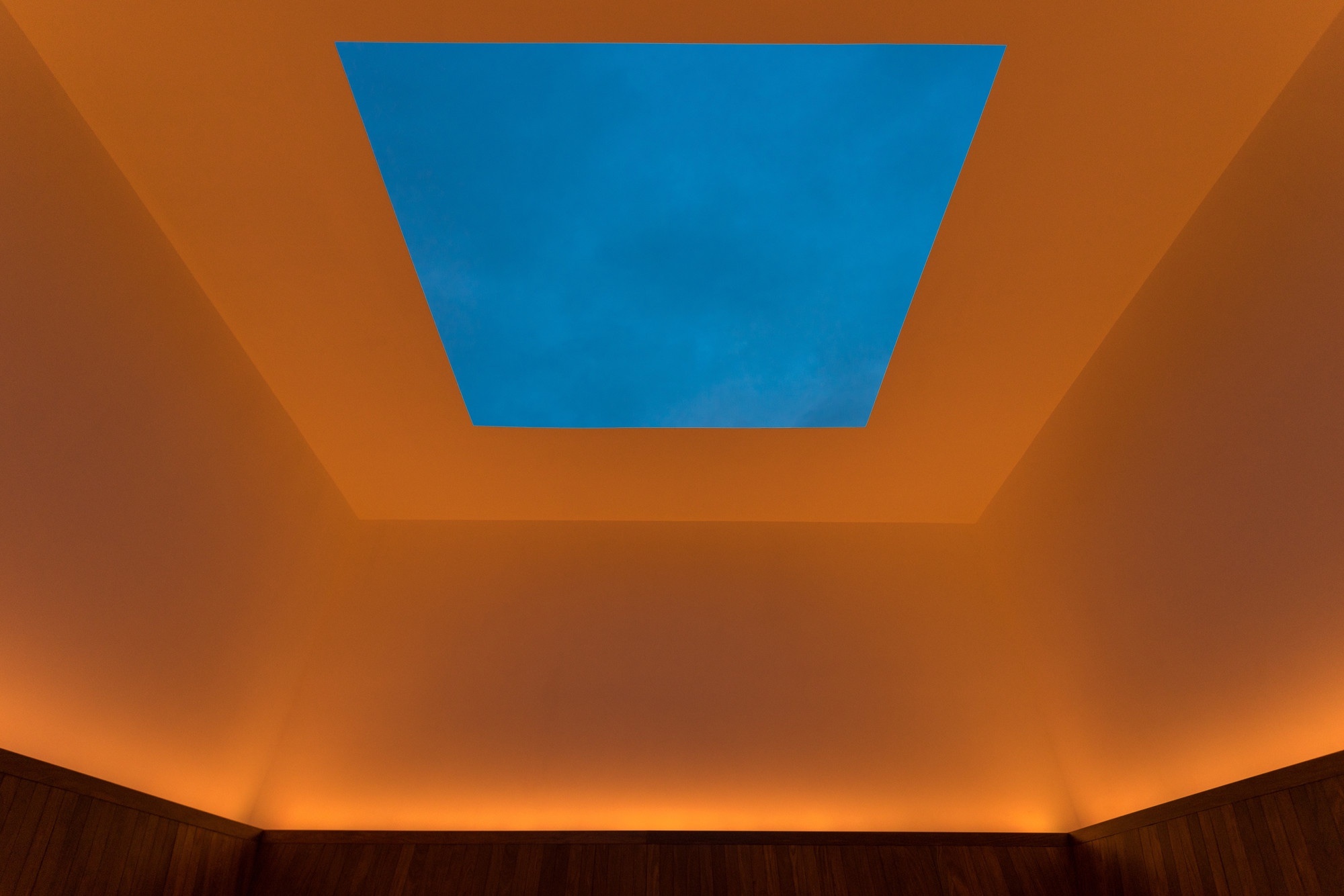 if james turrell were to design a yoga studio, @op_e___n would be it. two  of my greatest loves combined in one space 🤎